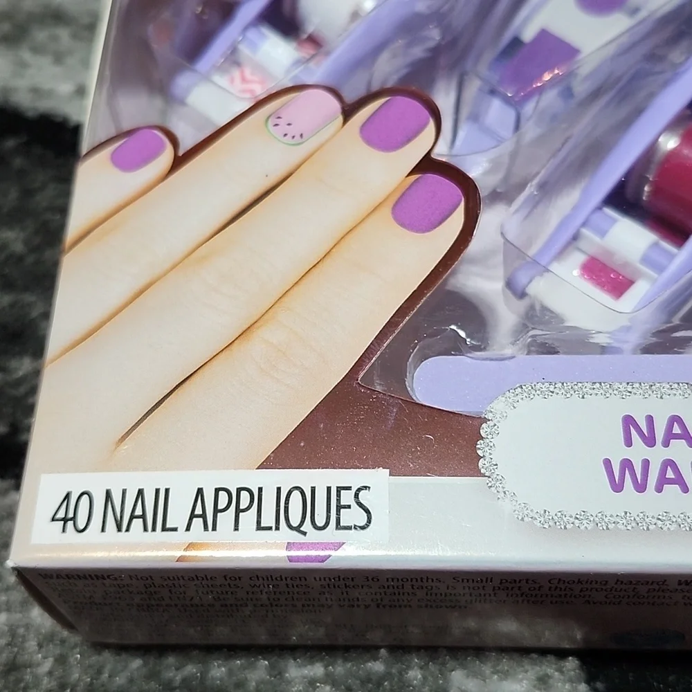 BLINGER NAIL WAND 40-NAIL ROLL-ON DESIGNS PRESS-ON NAILS BUNDLE